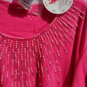 Women's NWOT  Top w/starburst Pearls  j30
